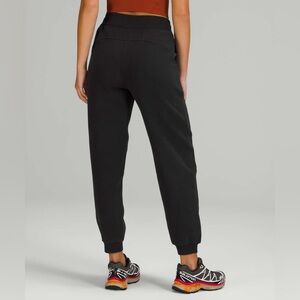 Lululemon Scuba Relaxed High-Rise Jogger
Black size 8